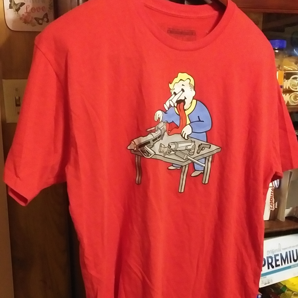 T-SHIRT